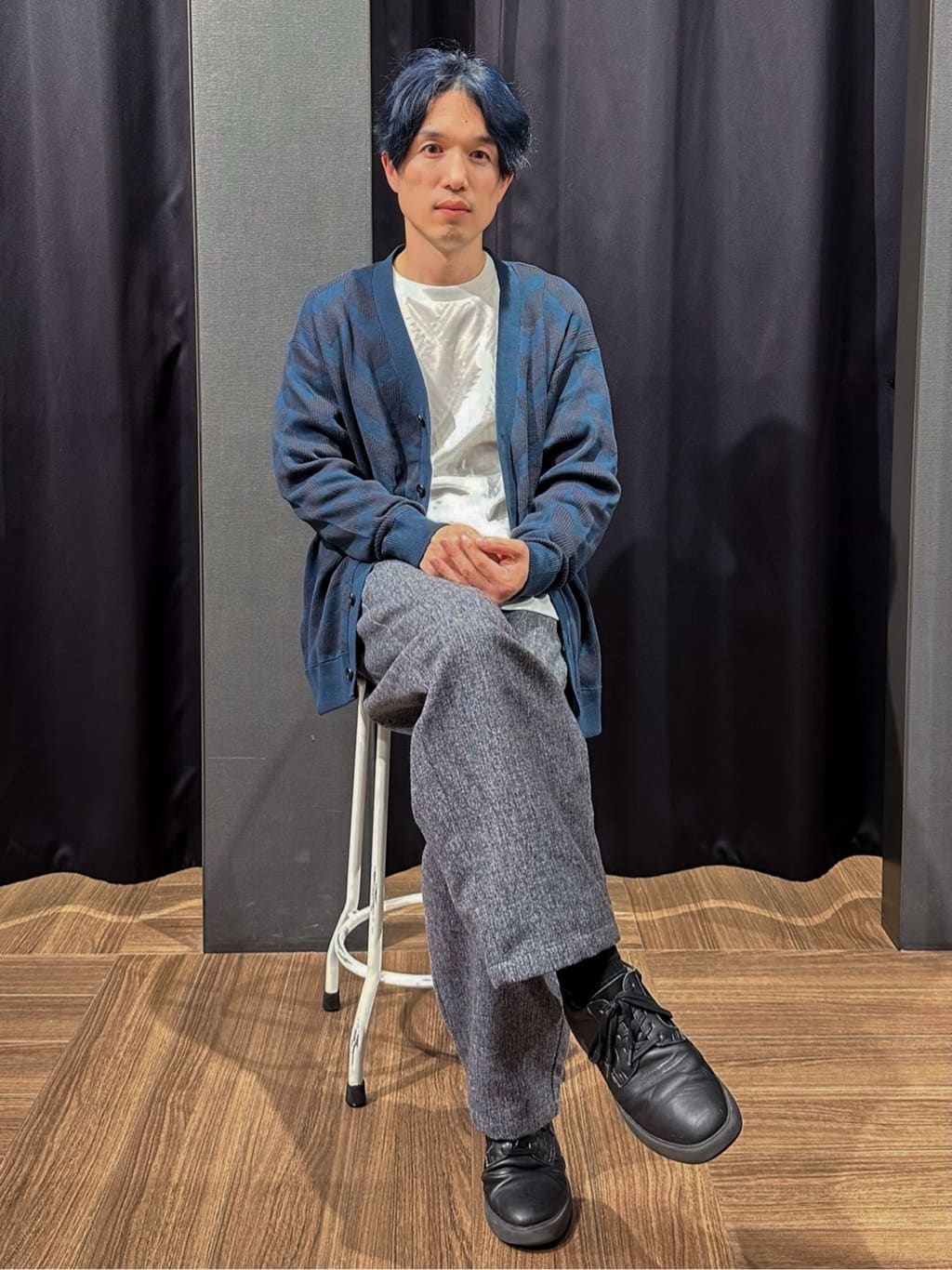 tomoyaさんの「THE SHOP TK｜ヘリンボンニットカーディガン」を使ったコーディネート