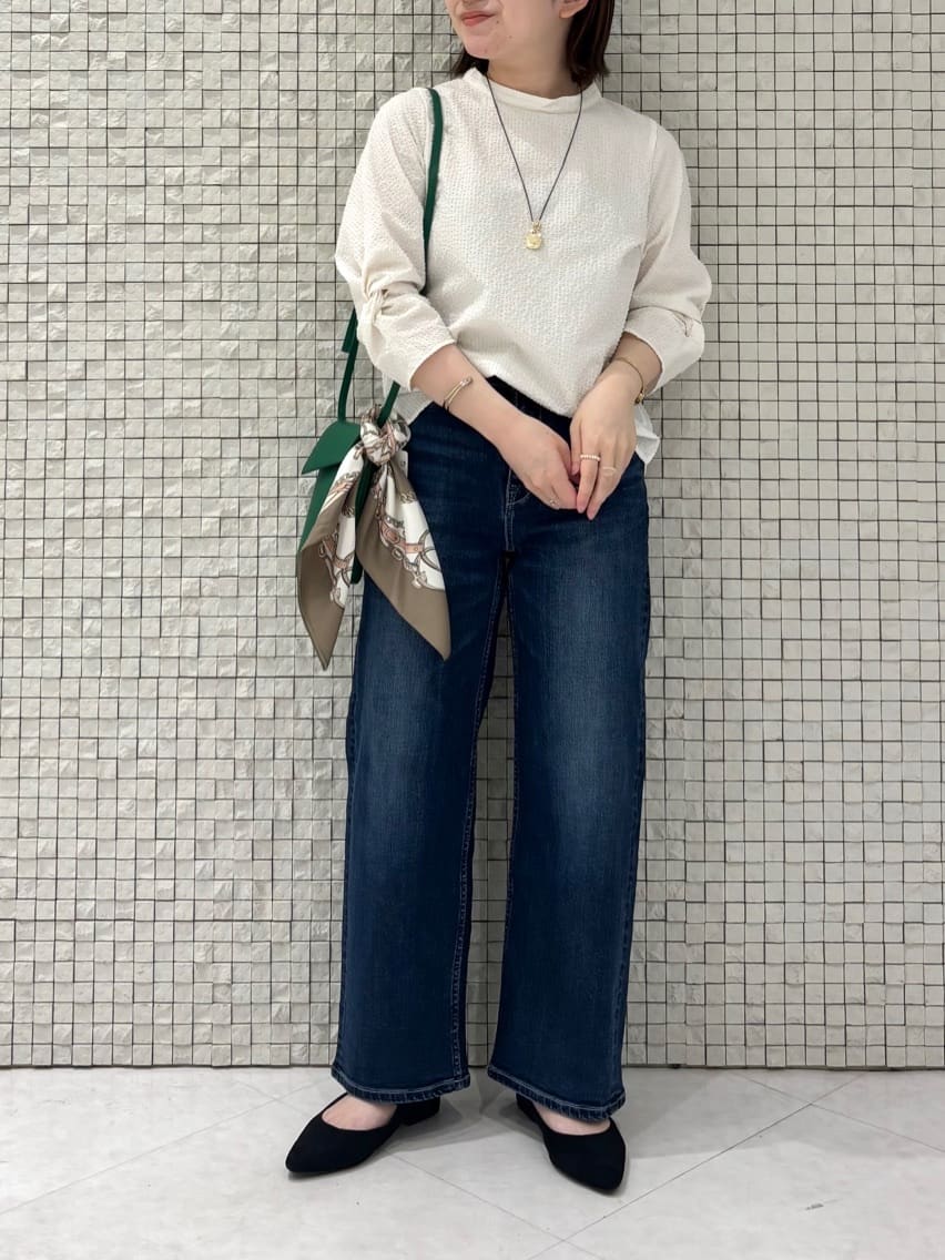 sakuさんの「INDIVI｜【褒められデニム】ワイドストレート デニムパンツ」を使ったコーディネート
