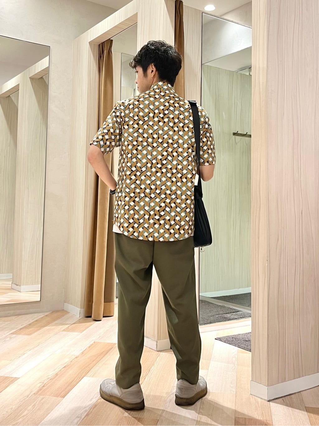URAさんの「TAKEO KIKUCHI｜【COOL CITY WEAR】籠目アート柄 サッカーシャツ /通気性」を使ったコーディネート