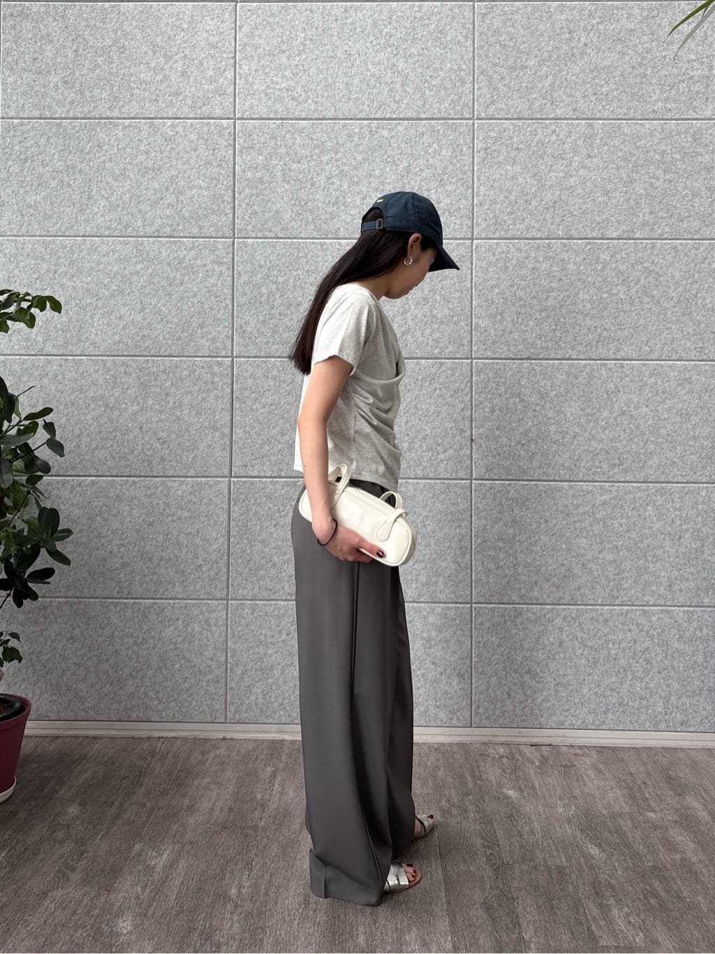 ひなさんの「INDIVI｜ドレープクロップドカットソー」を使ったコーディネート
