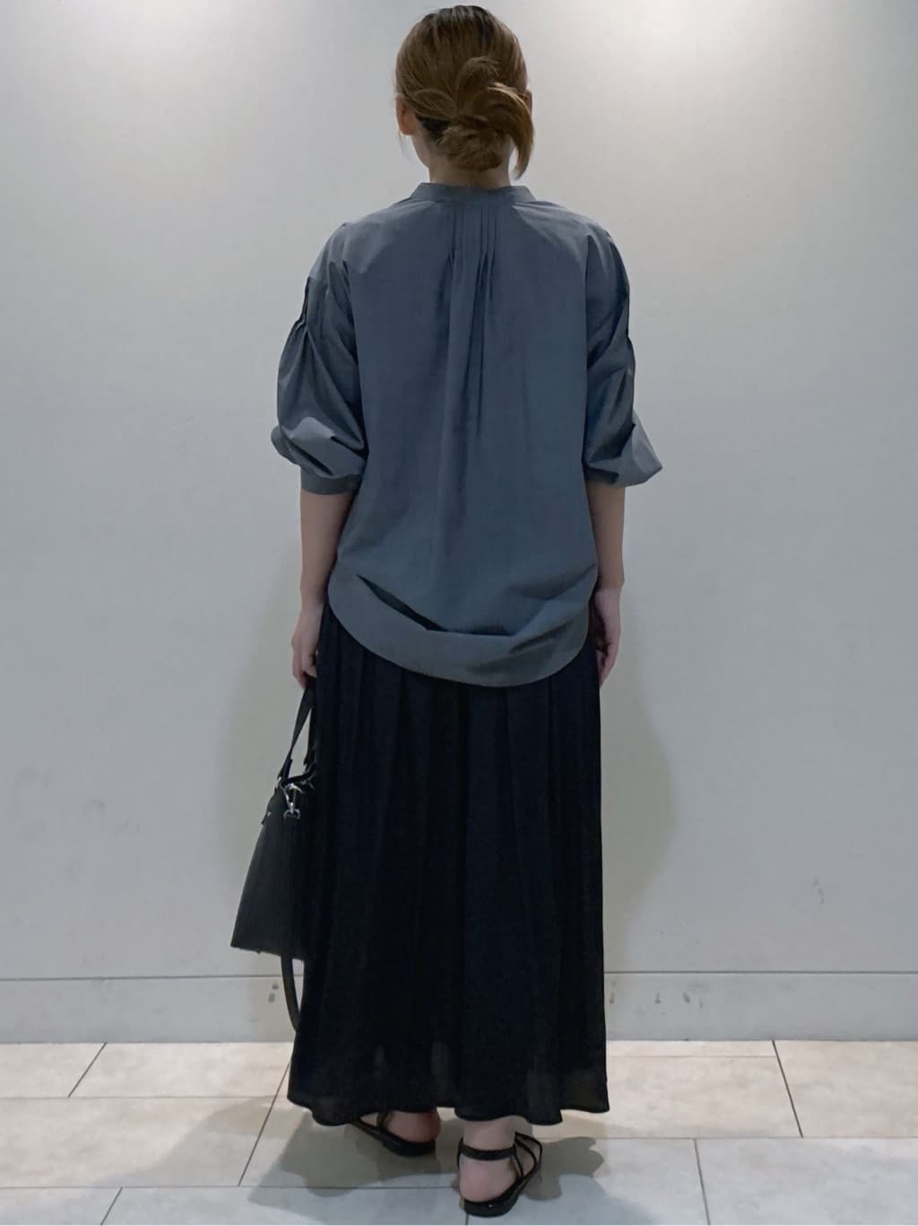 S&auml;K&iuml;さんの「Reflect｜【程よいゆとり感／体型カバー】ピンタックデザインシャンブレーブラウス」を使ったコーディネート