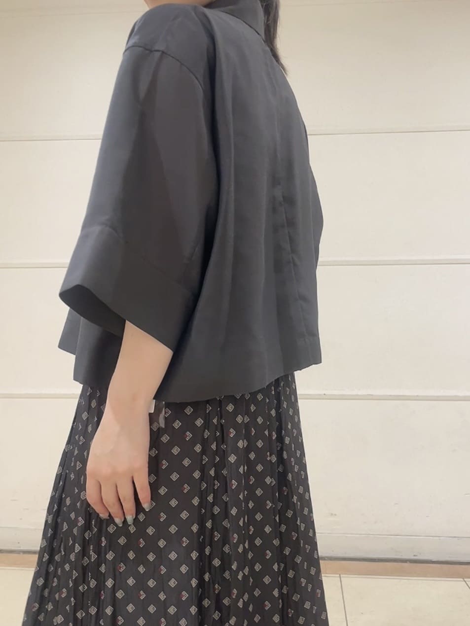 watanabeさんの「UNTITLED｜【前開き/洗える】ショート丈シアーシャツ」を使ったコーディネート