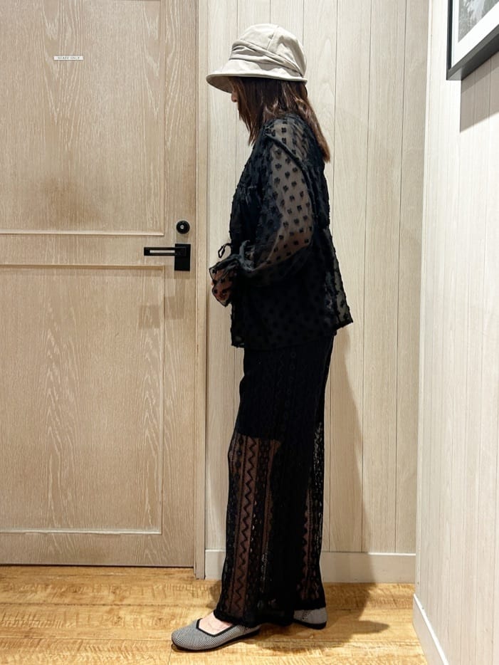 yukaさんの「SHOO･LA･RUE｜華やかにさをプラスする シアードビー シャーリングブラウス」を使ったコーディネート