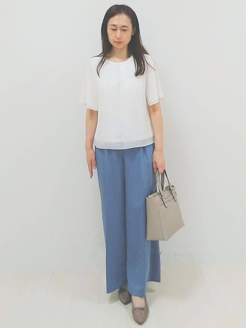 SANAさんの「Reflect｜【WEB先行カラーあり／手洗い可／アンサンブル可】バイカラーカーディガン」を使ったコーディネート