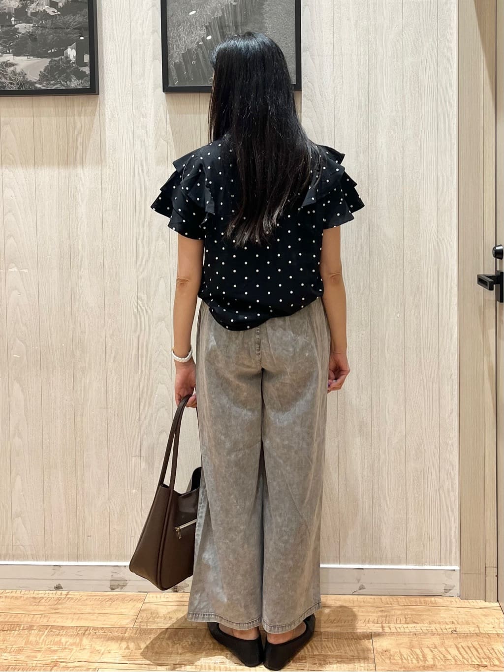 youさんの「SHOO･LA･RUE｜【無地/ドット柄】お袖フリルが華やぐ きれいめブラウス」を使ったコーディネート