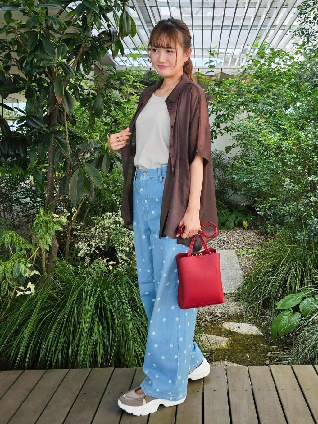 ゆゆさんの「SHOO･LA･RUE｜大人のシアー感 ラメが華やかな楊柳ポンチョシャツ」を使ったコーディネート