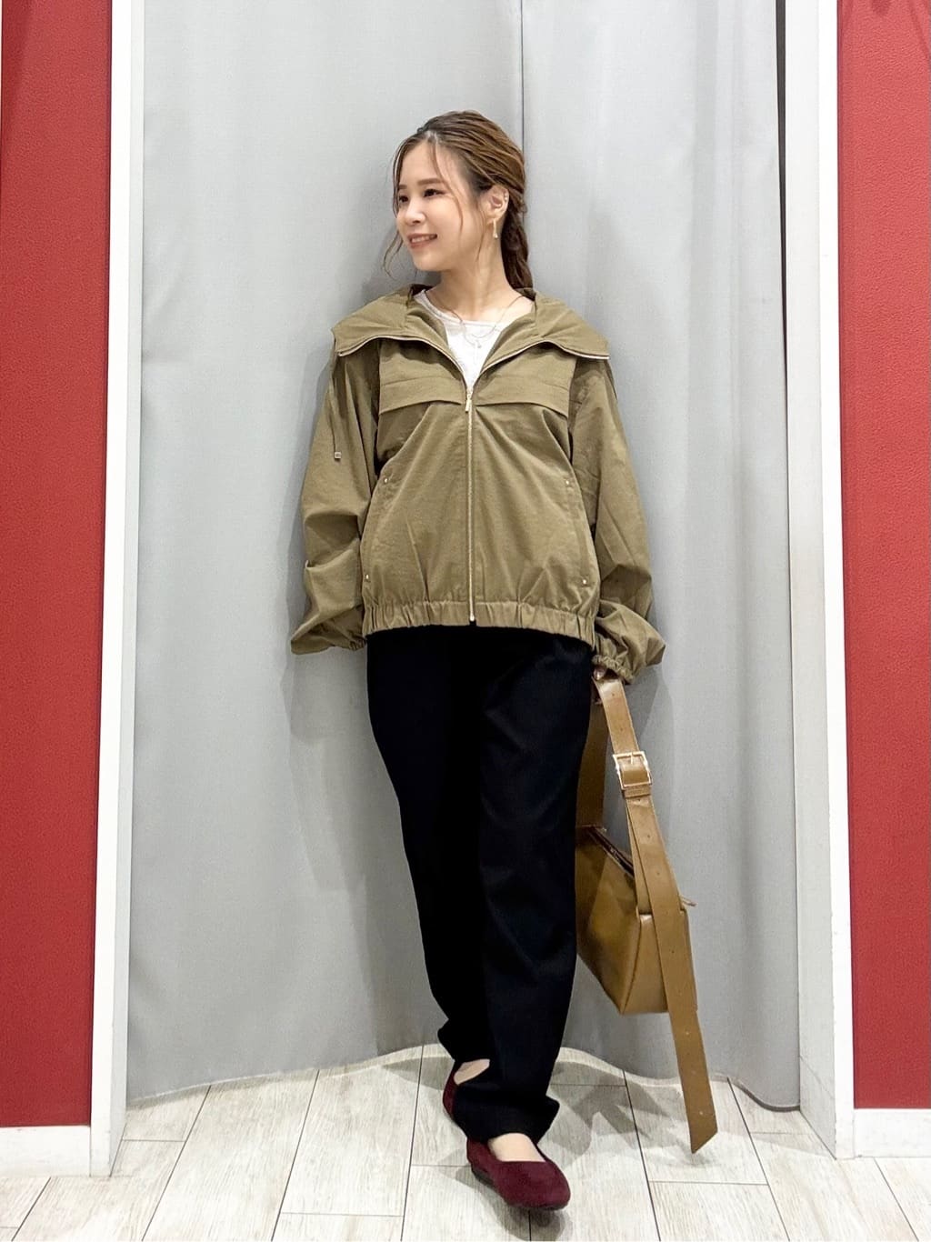 shioさんの「SHOO･LA･RUE｜【洗濯後しわになりにくい】さらっとタッチの 5分袖ドルマンブラウス」を使ったコーディネート