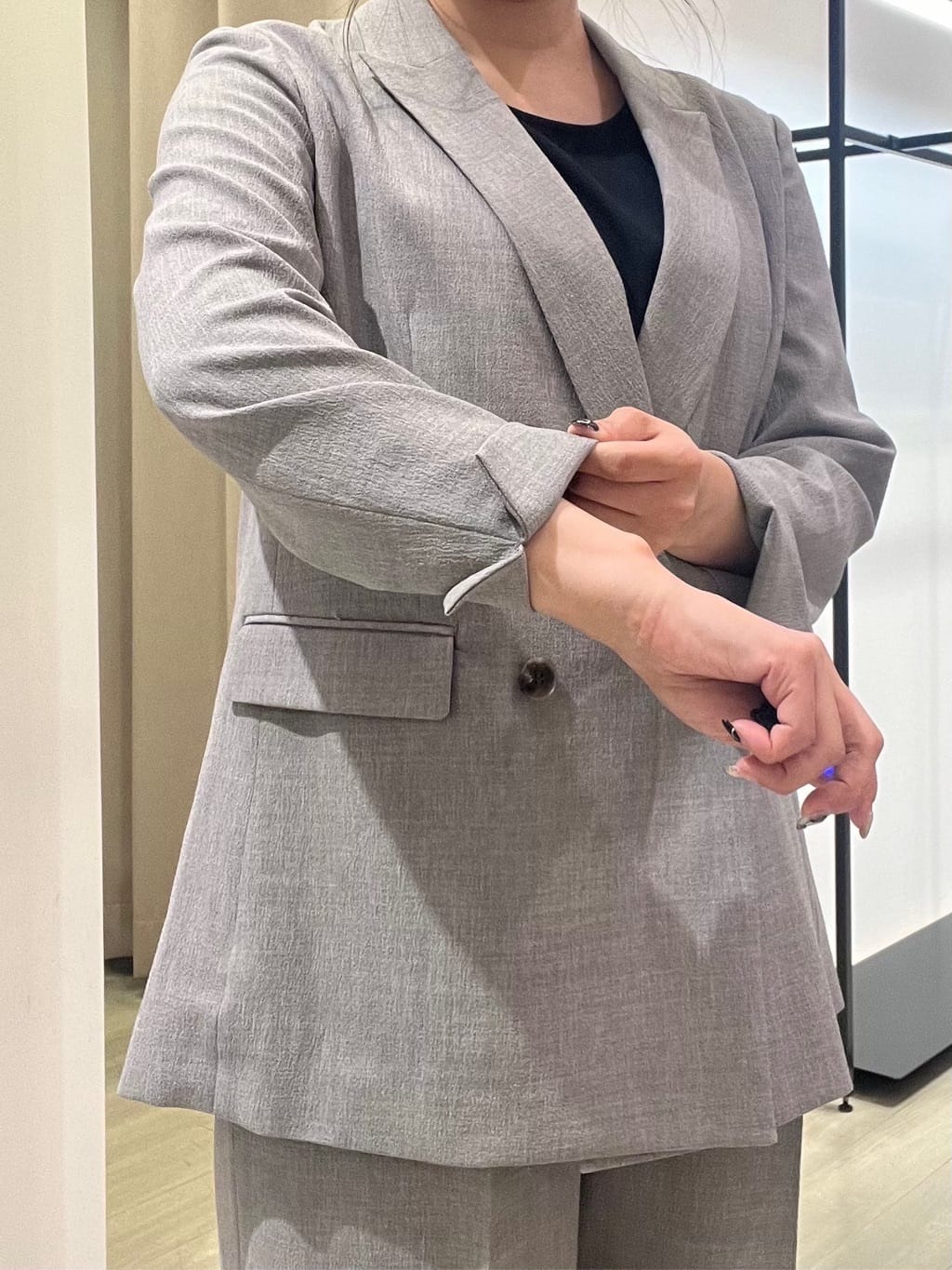 TOMOMIさんの「INDIVI｜【洗える／セットアップ可能】凹凸ストレッチ素材ダブルジャケット」を使ったコーディネート