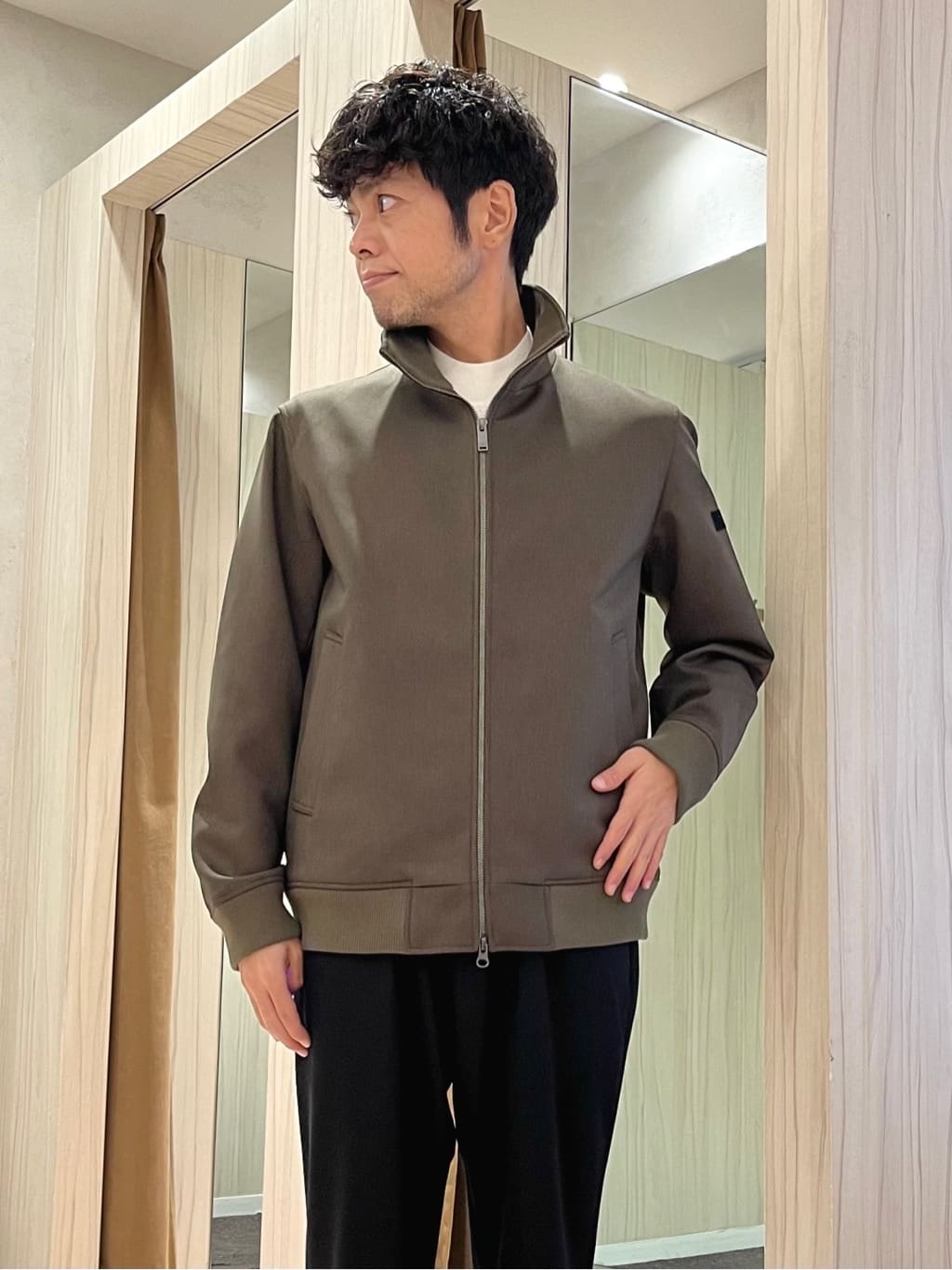 URAさんの「TAKEO KIKUCHI｜【JUST ONE LAYER】ダウンファブリック ジップアップ リブ ブルゾン」を使ったコーディネート