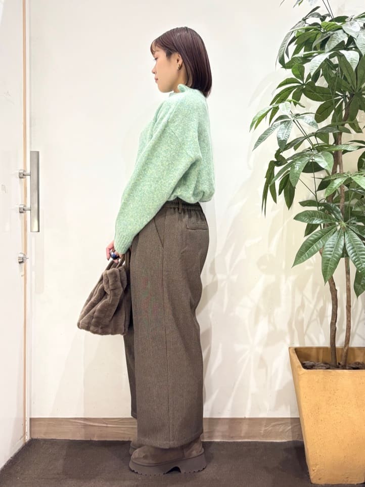 TOWAさんの「SHOO･LA･RUE｜【洗濯機可/S-LL】インせず着られる ふわふわハイネックニット」を使ったコーディネート