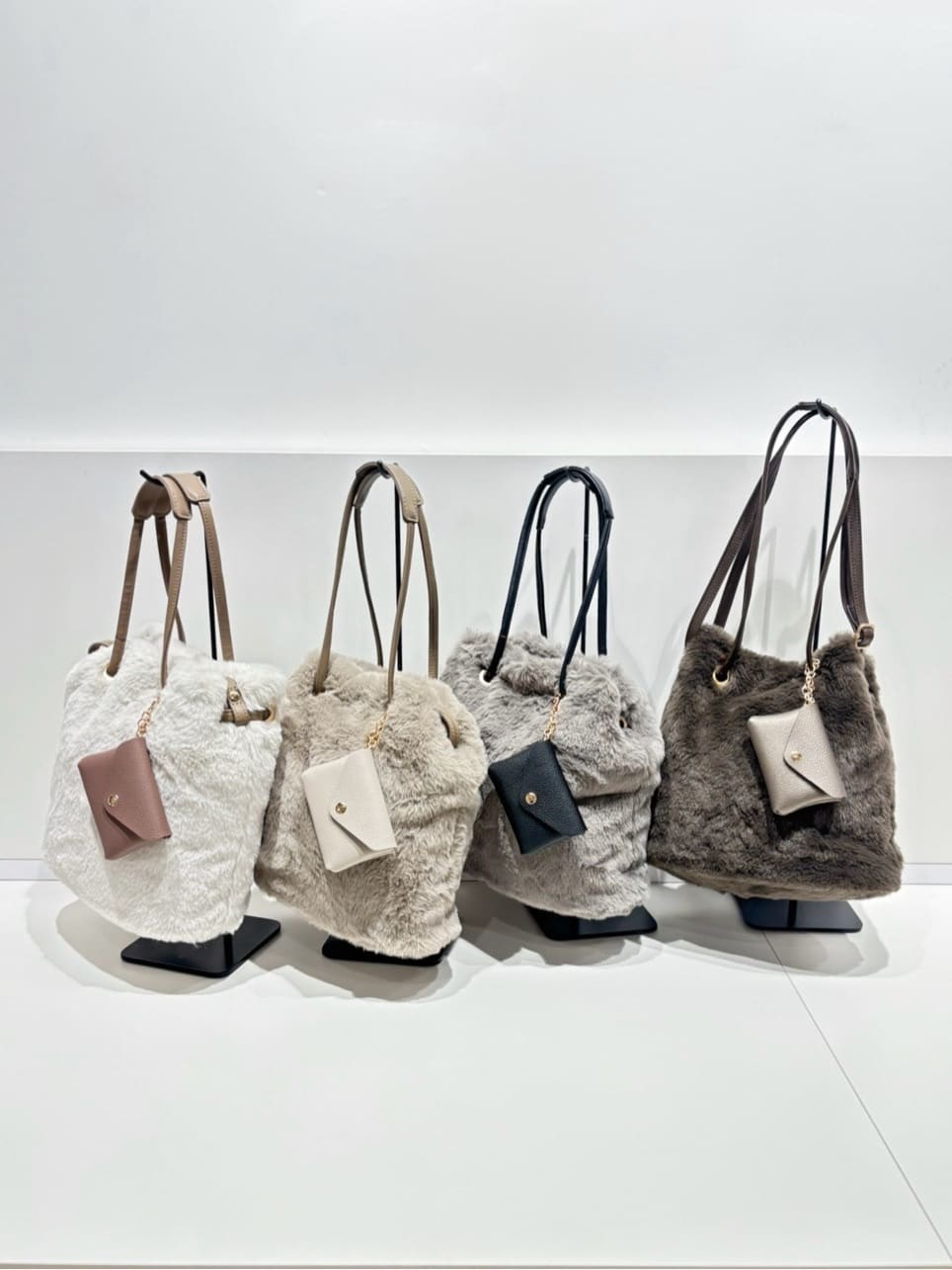 miさんの「grove｜エコファーポーチ付き2WAYショルダー」を使ったコーディネート