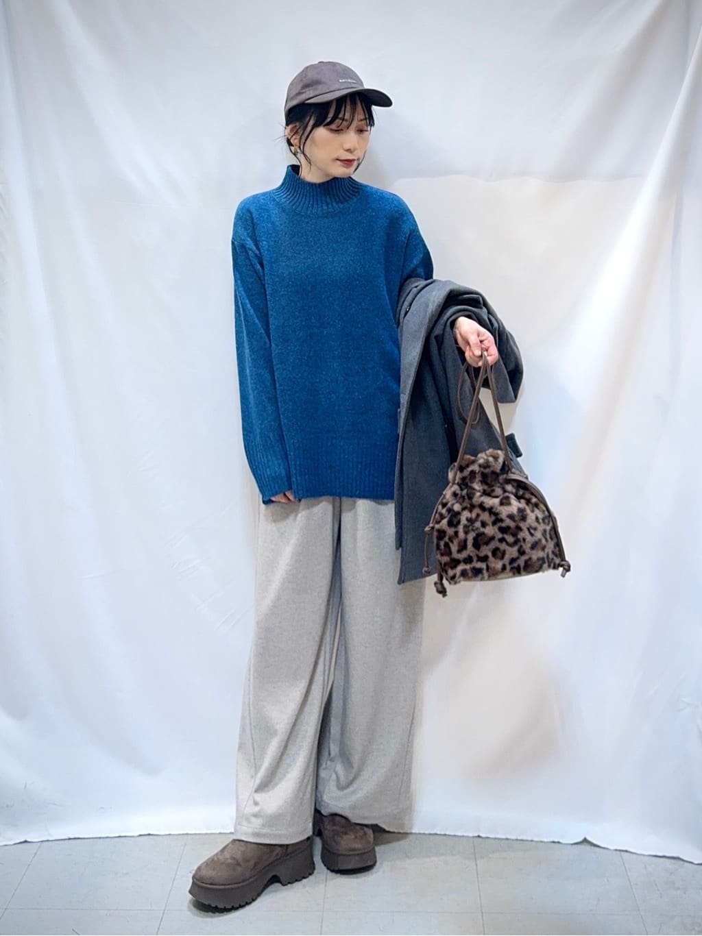 𝐇𝐢𝐫𝐨𝐦𝐢さんの「SHOO･LA･RUE｜【S-LL】ゆるシルエットな メランジタートルニット」を使ったコーディネート