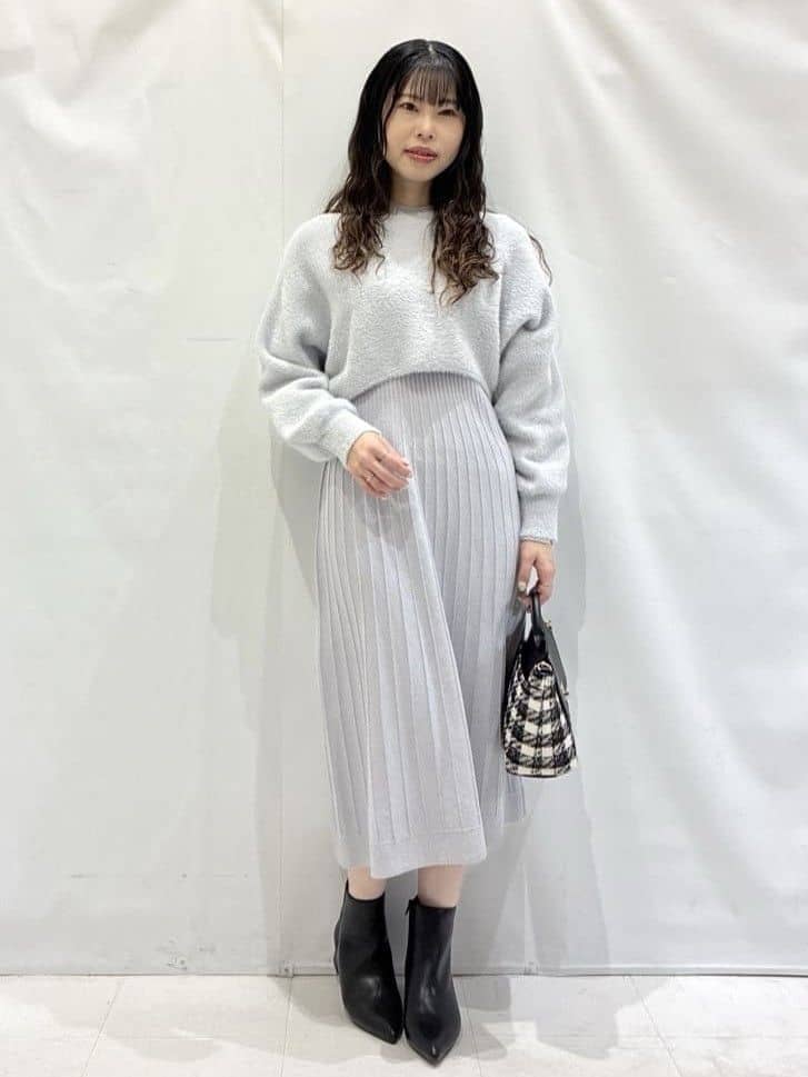 komaさんの「OPAQUE.CLIP｜ラメフェザープルオーバーセット ニットワンピース【洗濯機OK】《XS～LL》」を使ったコーディネート