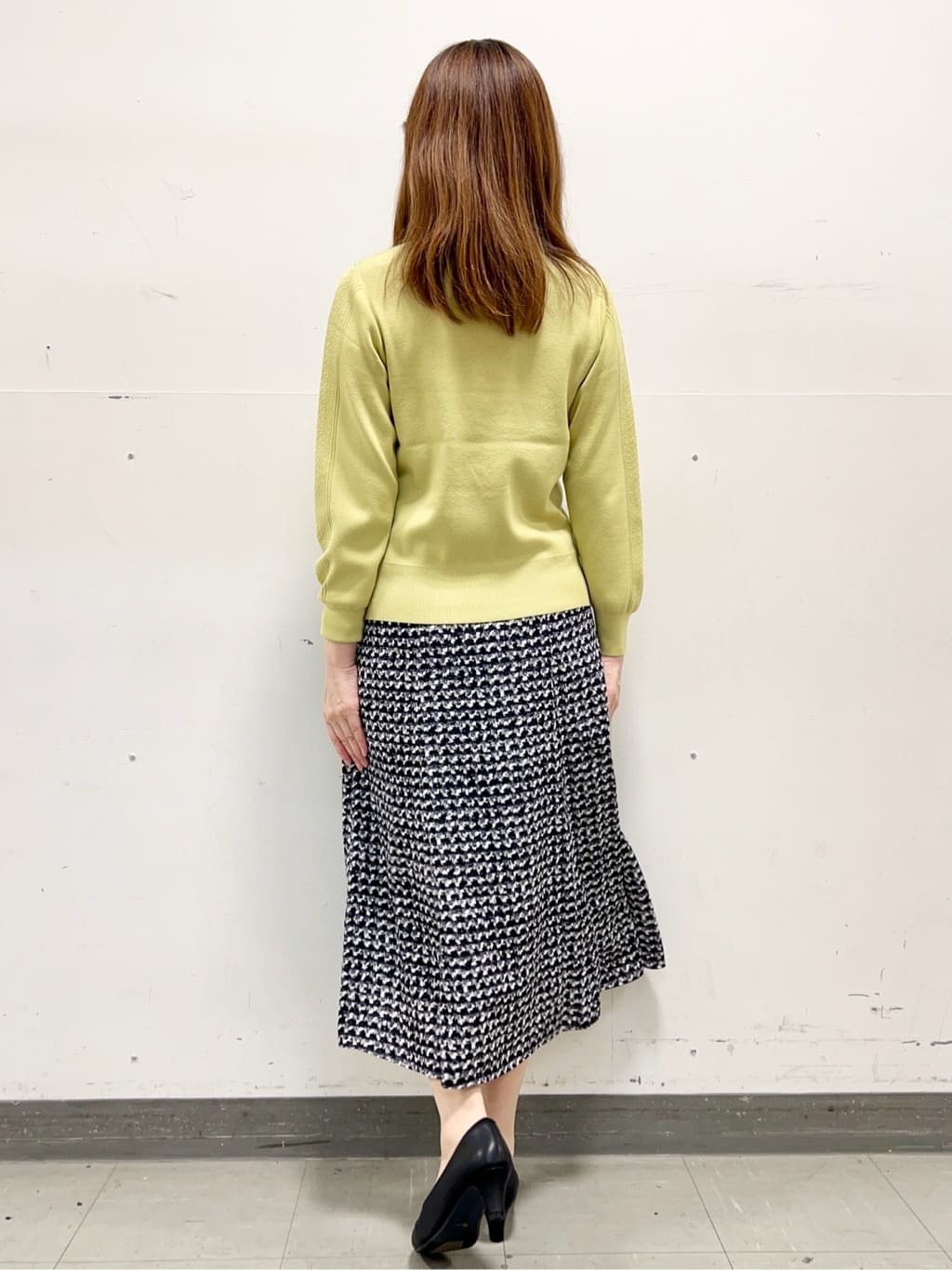 yuさんの「Reflect｜【ニットスタイルが華やかに◎】チドリ風プリントフレアスカート」を使ったコーディネート