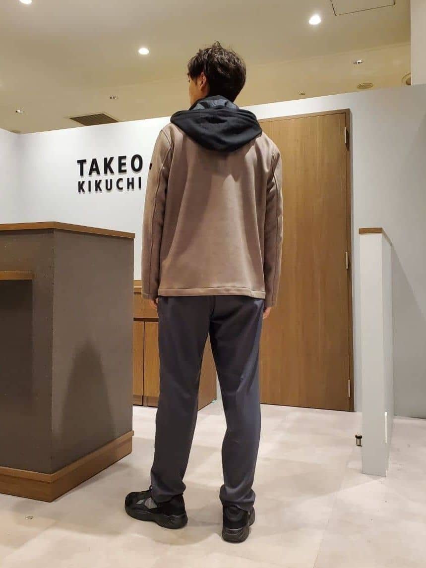 ishidaさんの「TAKEO KIKUCHI｜【JUST ONE LAYER】ダウンファブリック ジップアップ フード ブルゾン」を使ったコーディネート