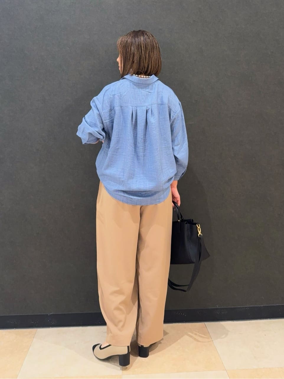 Megさんの「SHOO･LA･RUE｜【S-LL】腰まわりや太ももを自然にカバー タックワイドパンツ」を使ったコーディネート