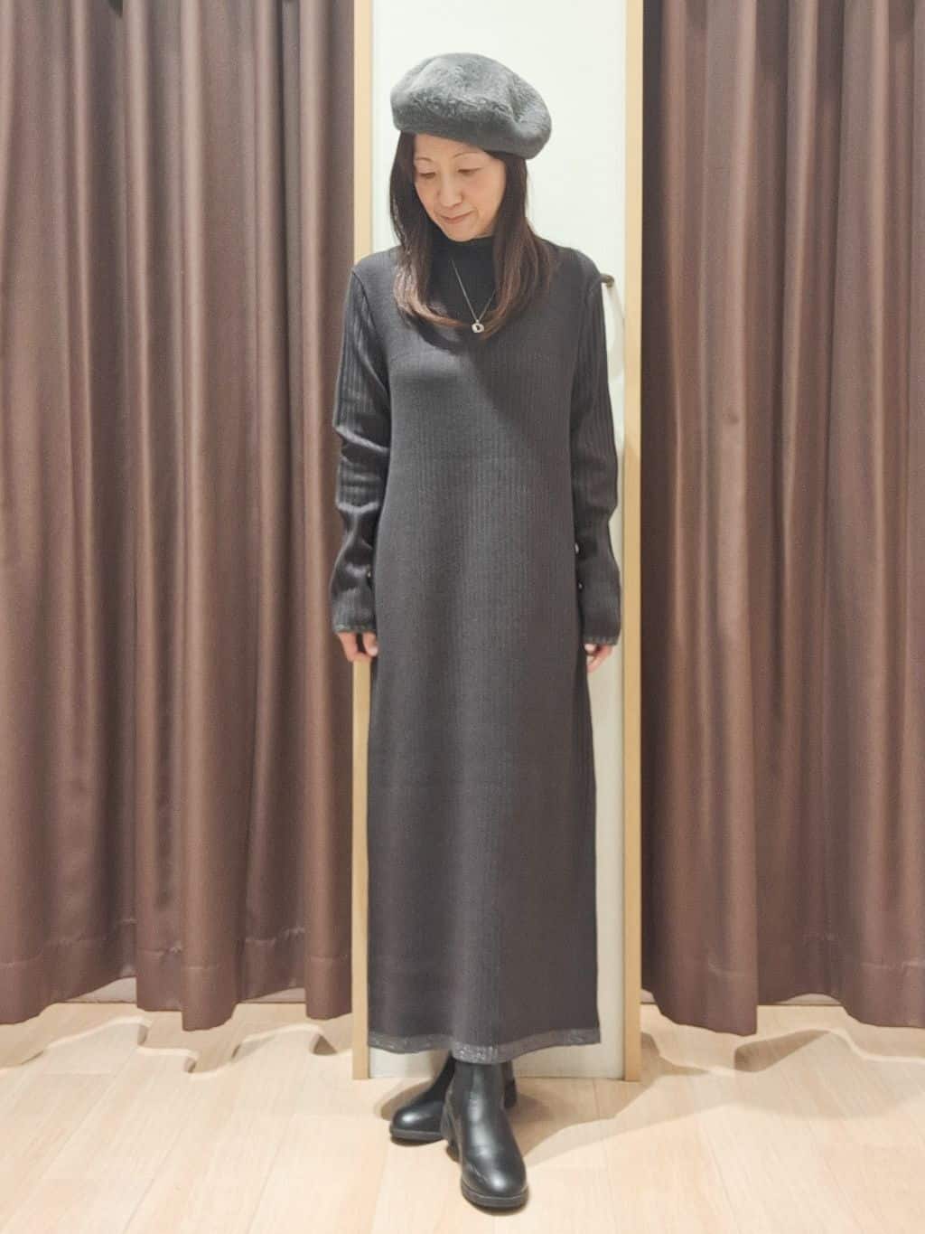 ウタさんの「grove｜【2点SET/体型カバー】一枚で決まる、ペプラムベスト&times;ニットワンピース」を使ったコーディネート