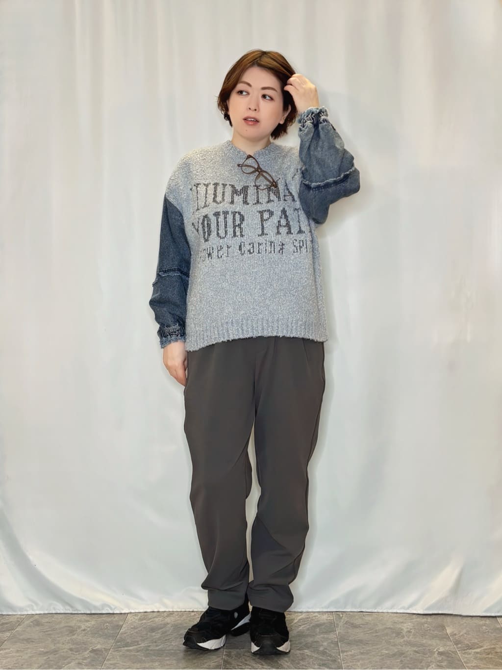 たみさんの「SHOO･LA･RUE｜周りと差を付けられる お袖デニム切替 ブークレロゴニット」を使ったコーディネート