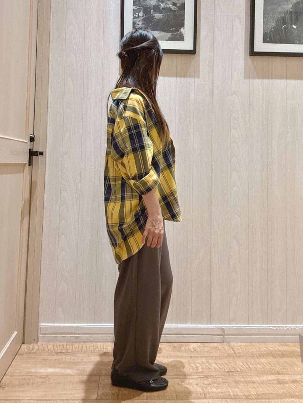 COSさんの「SHOO･LA･RUE｜【洗濯機可/S-LL】程よい抜け感 大人のチェックシャツ」を使ったコーディネート