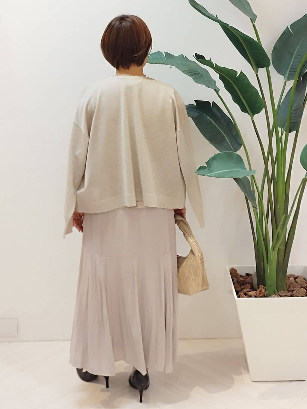 s u g iさんの「UNTITLED｜【アンサンブル可/洗える】シアーノースリーブ プルオーバー」を使ったコーディネート
