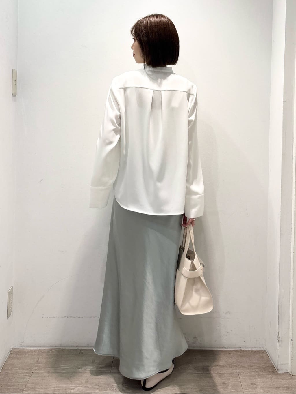 ぶまりんさんの「OPAQUE.CLIP｜【es】サテンナローイージーロングスカート【洗濯機OK】」を使ったコーディネート
