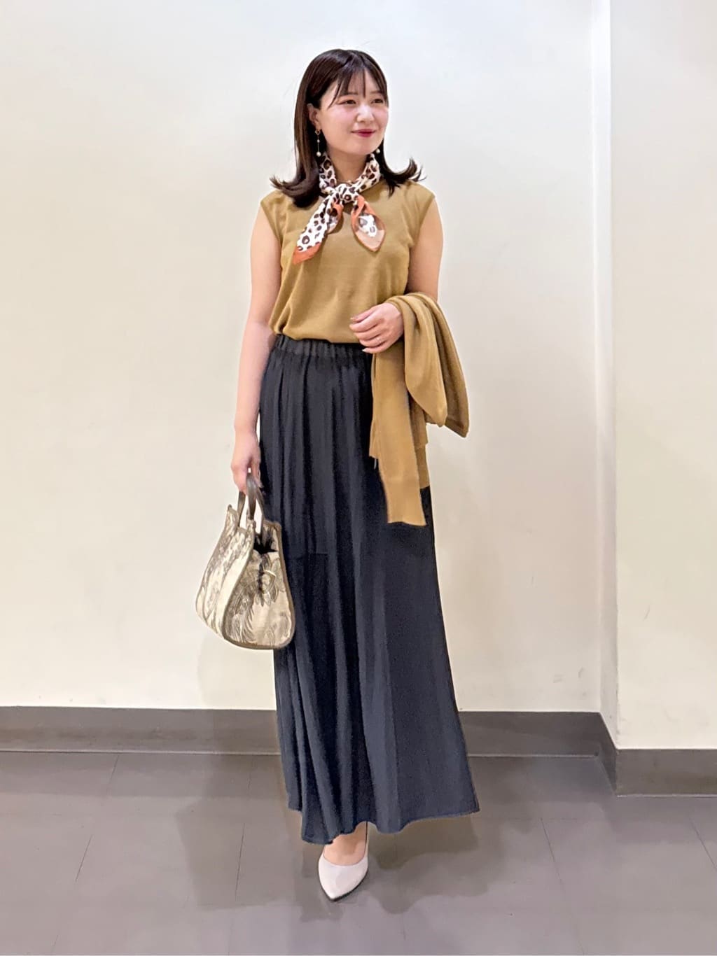 いくみさんの「UNTITLED｜【アンサンブル可/洗える】シアーノースリーブ プルオーバー」を使ったコーディネート