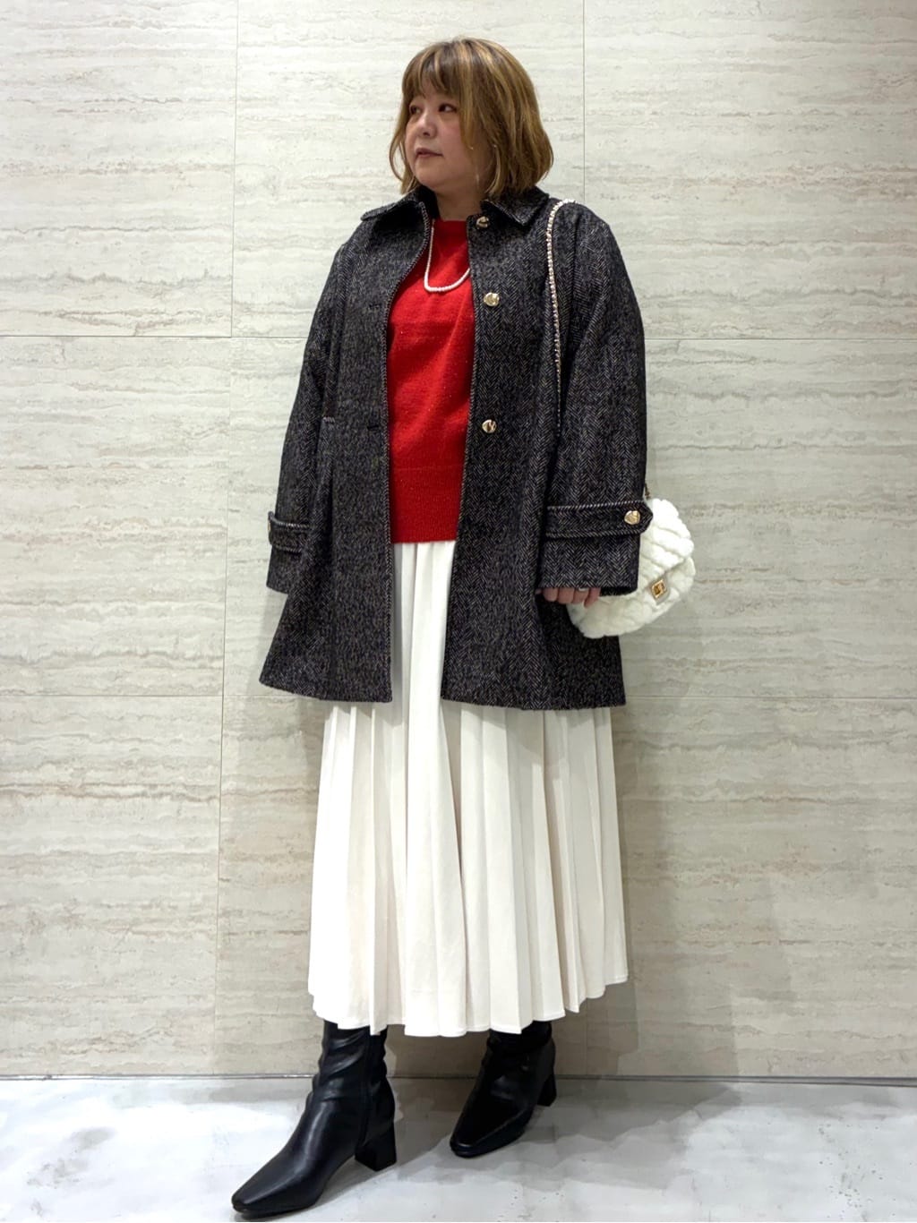 emiさんの「OPAQUE.CLIP｜ヘリンボーンステンカラーコート」を使ったコーディネート