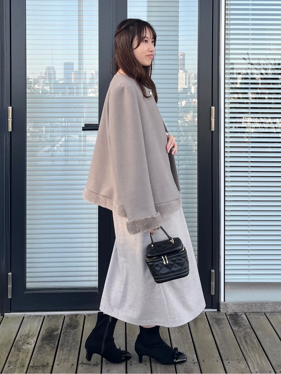 はばさんの「Couture brooch｜【通勤・起毛ポンチ】配色Aラインワンピース」を使ったコーディネート