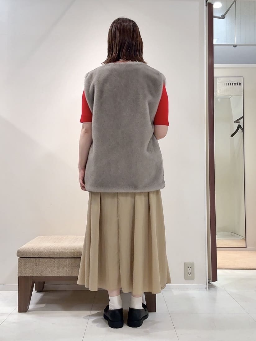 YUIさんの「UNTITLED｜【トレンド/ジレ】フェイクファーベスト」を使ったコーディネート