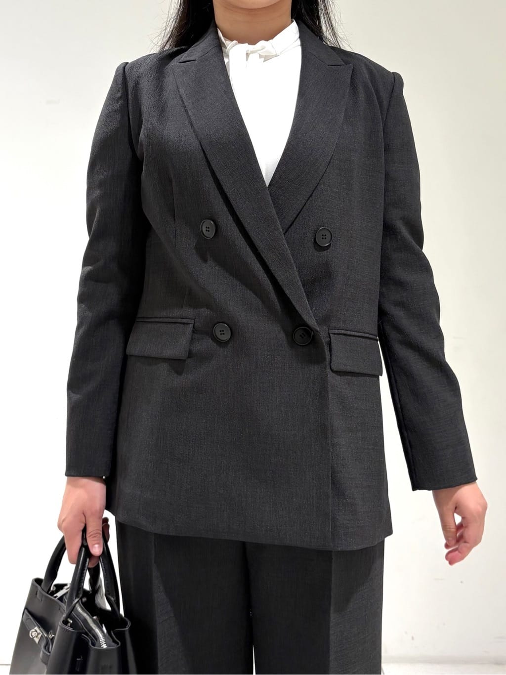 momokoさんの「INDIVI｜【洗える／セットアップ可能】凹凸ストレッチ素材ダブルジャケット」を使ったコーディネート