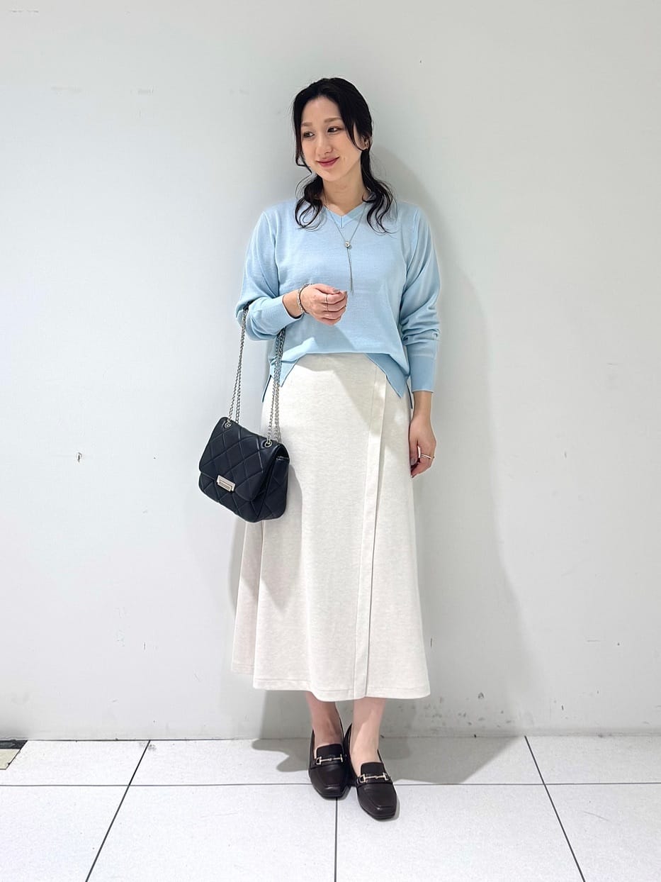 そんさんの「INDIVI｜【洗える／毛玉になりにくい】エクストラファインウール Vネックニット」を使ったコーディネート
