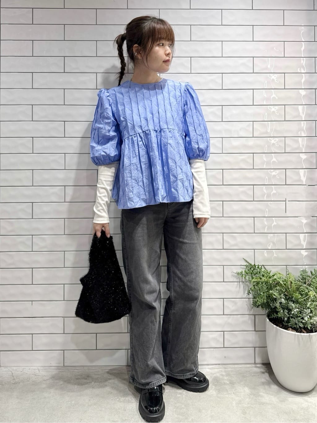  まるみさんの「OPAQUE.CLIP｜ふくれジャカードペプラムブラウス【洗濯機洗い可】」を使ったコーディネート