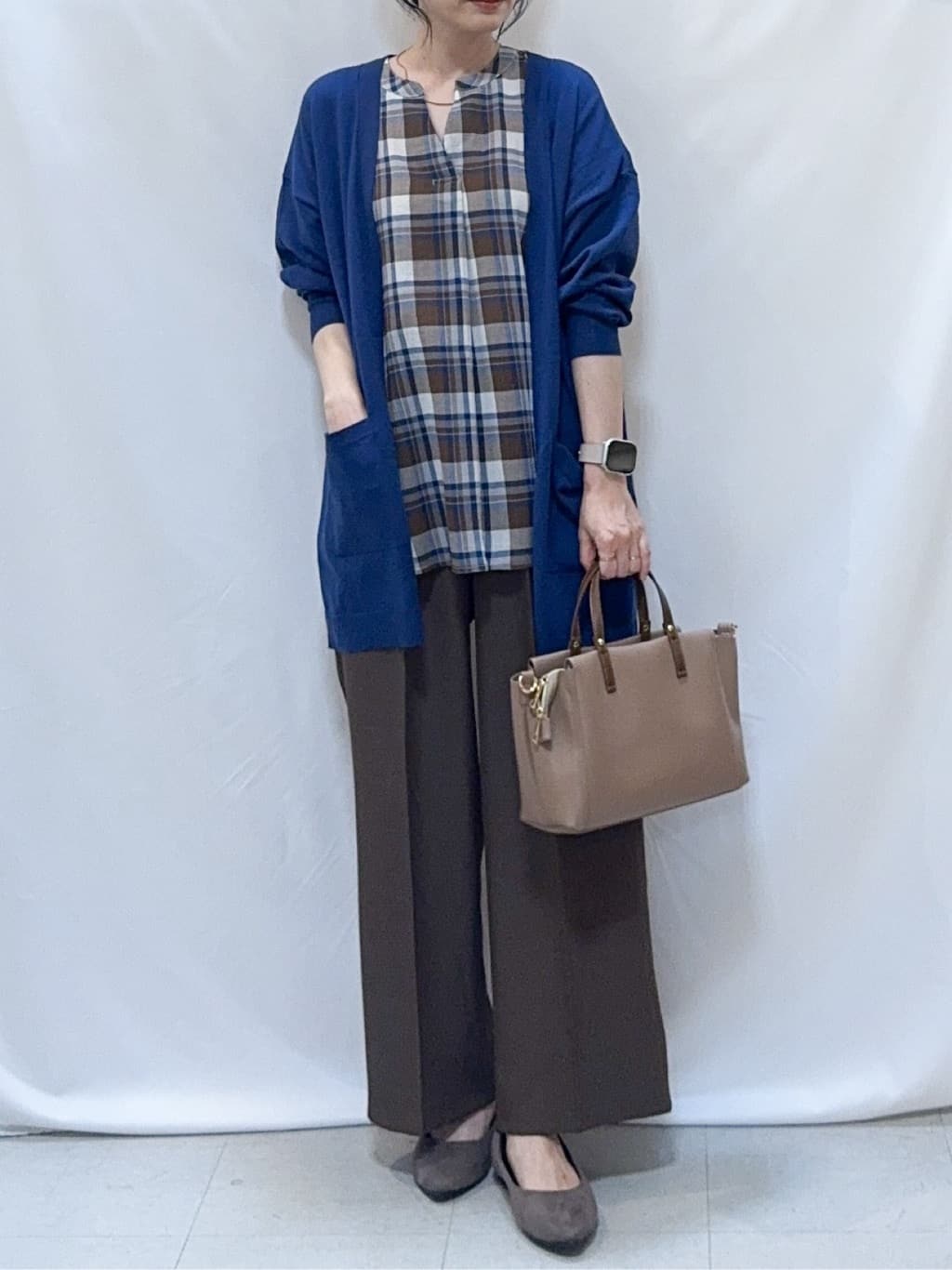 𝐇𝐢𝐫𝐨𝐦𝐢さんの「SHOO･LA･RUE｜【S-LL】きれいに体型カバー さらシャリコットン スキッパーシャツ」を使ったコーディネート