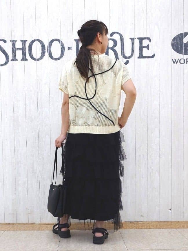 とろろさんの「SHOO･LA･RUE｜【2点セット/S-LL】コーデの主役になる チュールティアードスカート」を使ったコーディネート