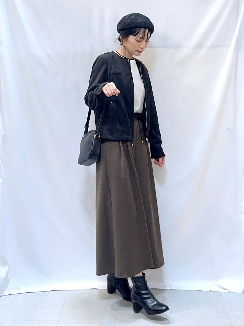 𝐇𝐢𝐫𝐨𝐦𝐢さんの「SHOO･LA･RUE｜【S-LL/2点セット】脚のラインを拾いにくい ベルト付きタックスカーチョパンツ」を使ったコーディネート
