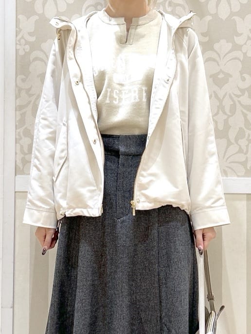 望 愛さんの「grove｜カレッジロゴキーネックニット」を使ったコーディネート
