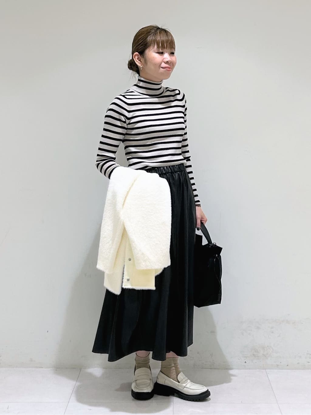 tsuyuさんの「INDIVI｜スタンドネック シャギーモールニット」を使ったコーディネート