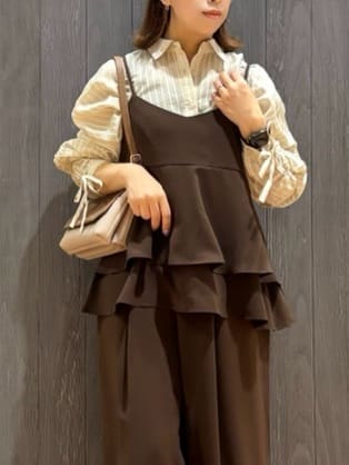 meiさんの「SHOO･LA･RUE｜【S-LL】程よい透け感 ストライプ柄 お袖ギャザーデザインシャツ」を使ったコーディネート