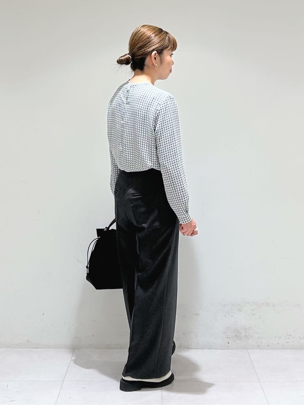 tsuyuさんの「INDIVI｜【通勤／オフィス】タックジョーゼットブラウス」を使ったコーディネート
