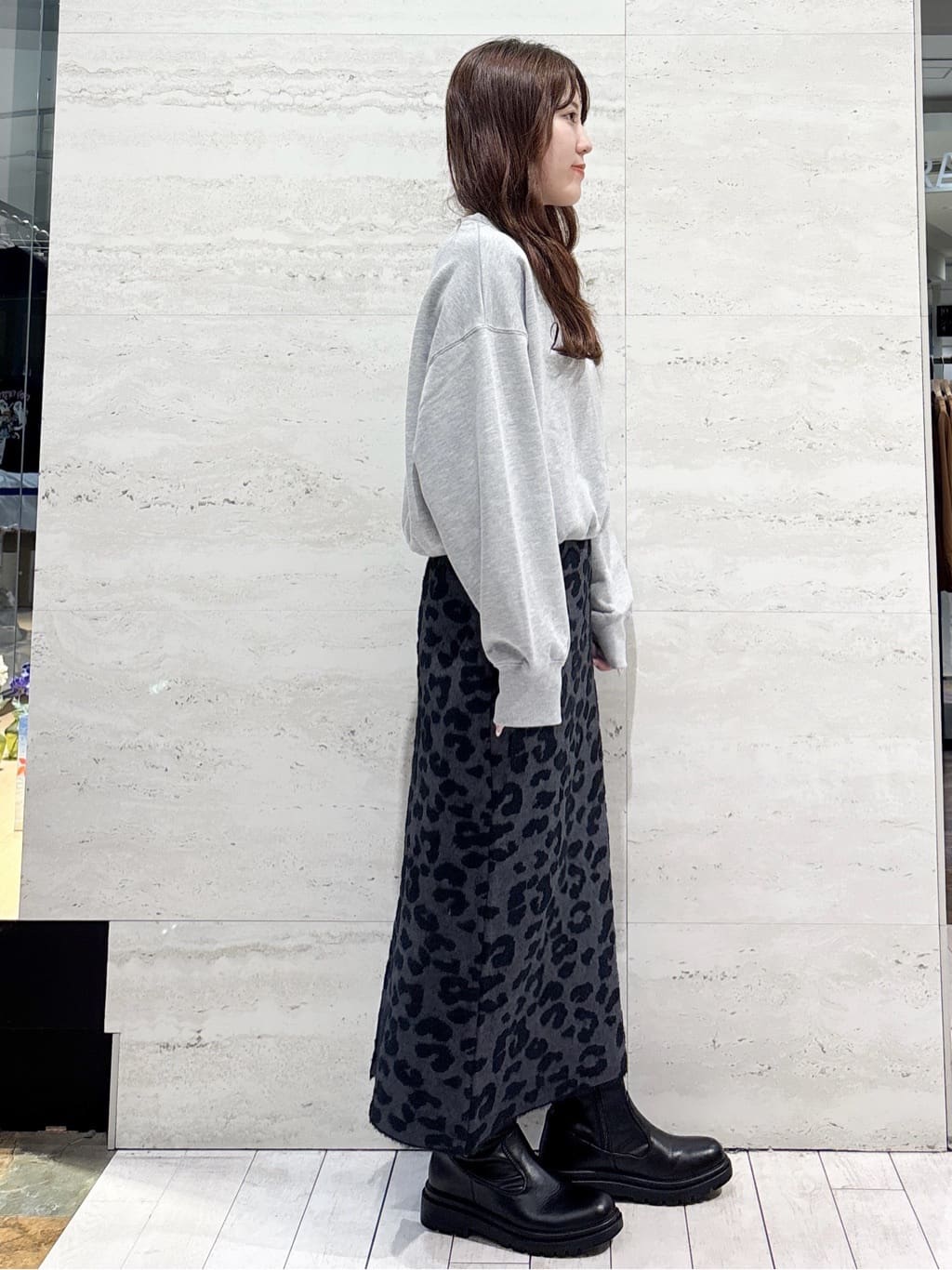 かほさんの「OPAQUE.CLIP｜【2WAY】エナメルワイドスクエアボストンバッグ」を使ったコーディネート
