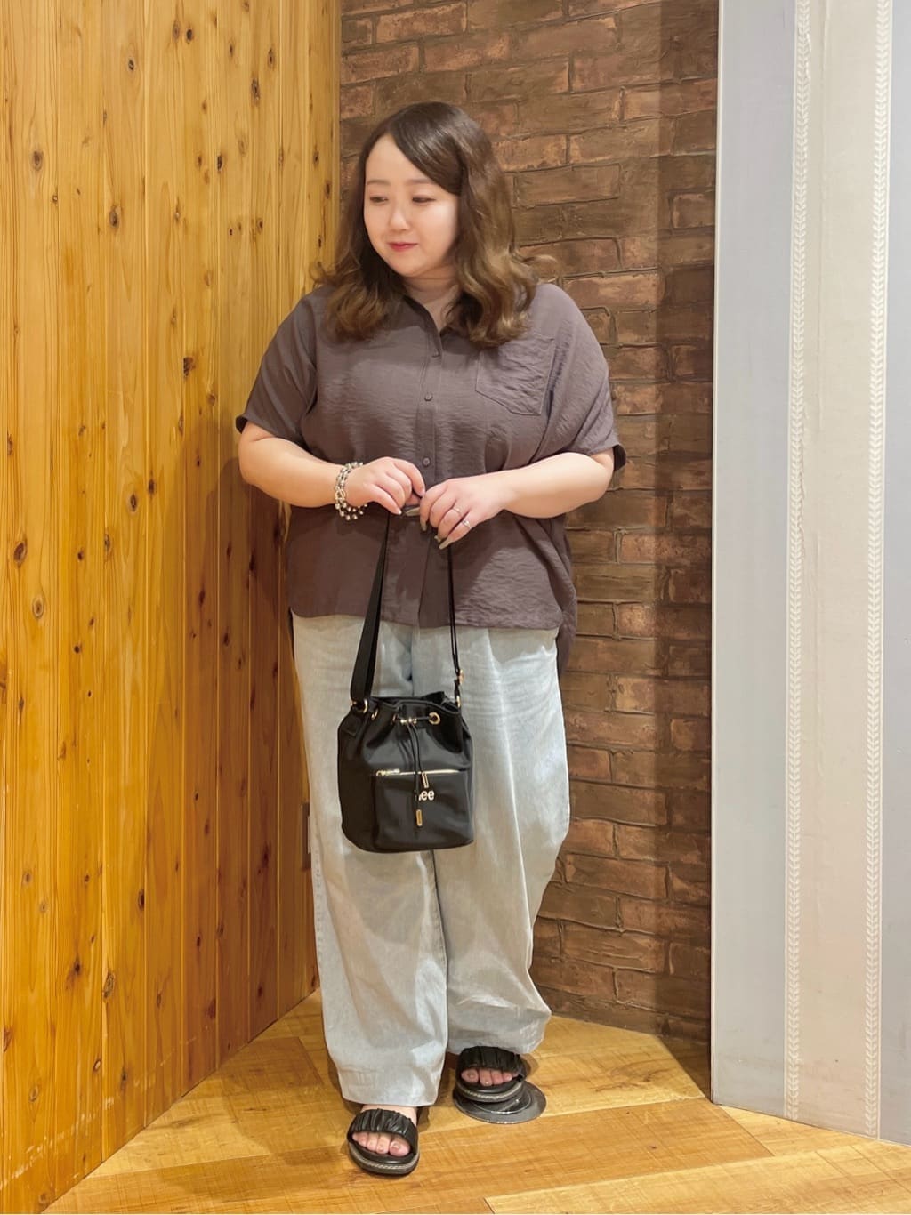Risaさんの「SHOO･LA･RUE｜【洗える/S-LL/5分袖】1枚でも羽織としても。さらさらドレープシャツ」を使ったコーディネート
