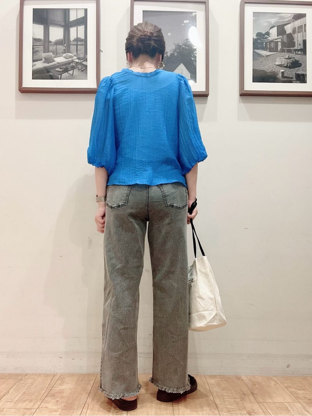 mariさんの「SHOO･LA･RUE｜【S-LL/前後2WAY】バルーンスリーブが華やか こなれ見えシアーブラウス」を使ったコーディネート
