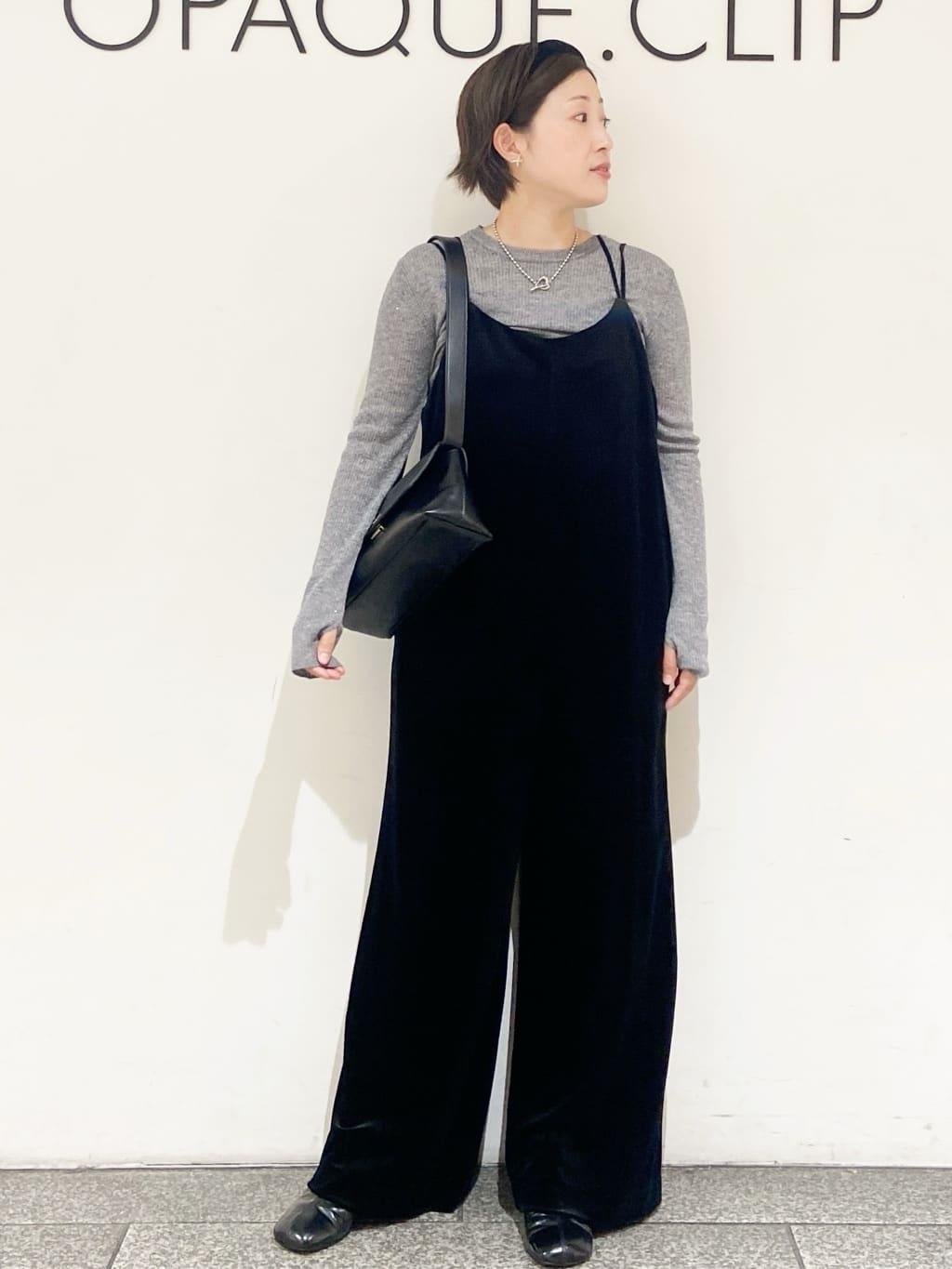 MIHOさんの「OPAQUE.CLIP｜【es】ベロアサロペット【洗濯機OK】」を使ったコーディネート