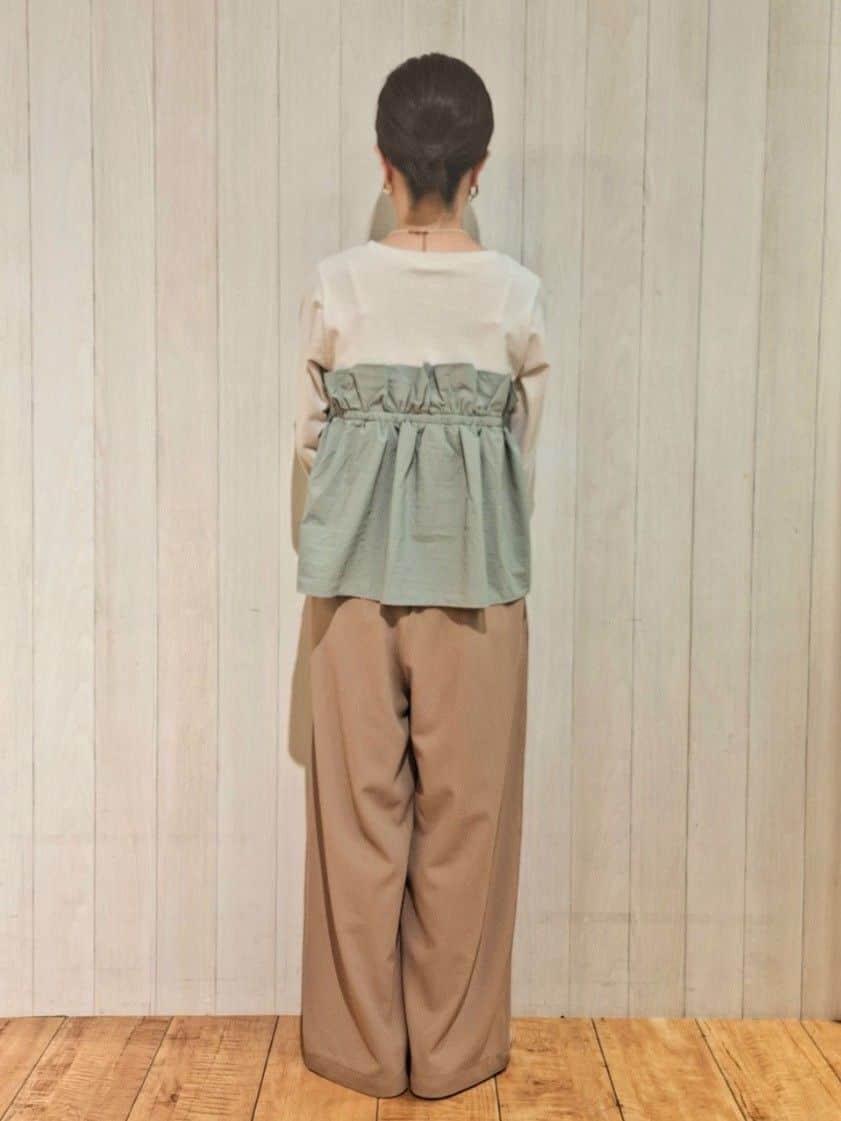 aochanさんの「SHOO･LA･RUE｜【洗濯機可/S-LL】1枚で華やか フリルドッキングトップス」を使ったコーディネート