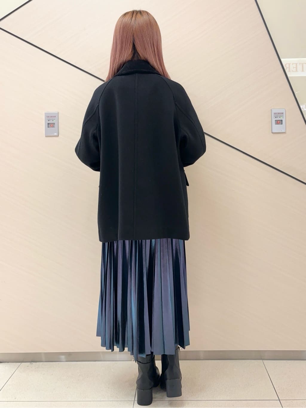 Rinaさんの「DRESSTERIOR｜アルパカブレンドVネックニット」を使ったコーディネート