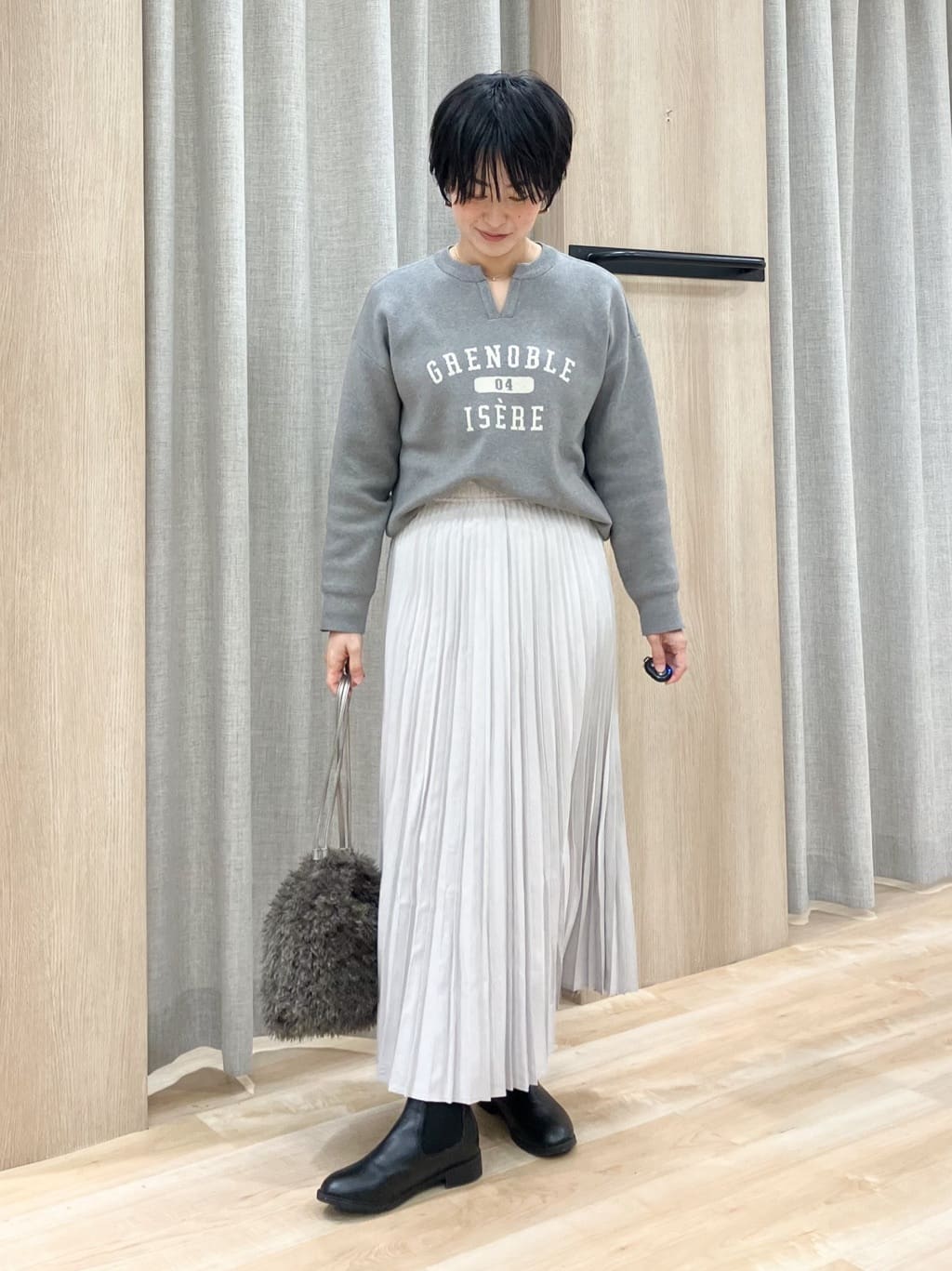 Keiさんの「grove｜カレッジロゴキーネックニット」を使ったコーディネート