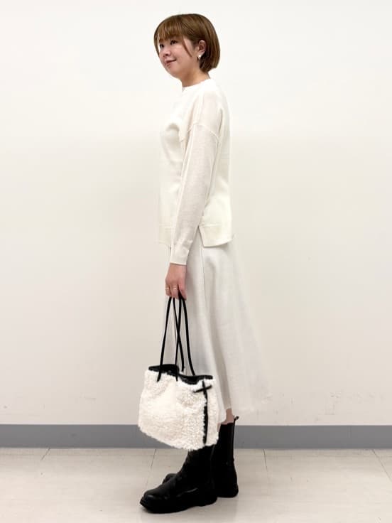 まいこさんの「INDIVI｜【洗える／カシミヤ混】ボトルネック ドルマンスリーブニット」を使ったコーディネート