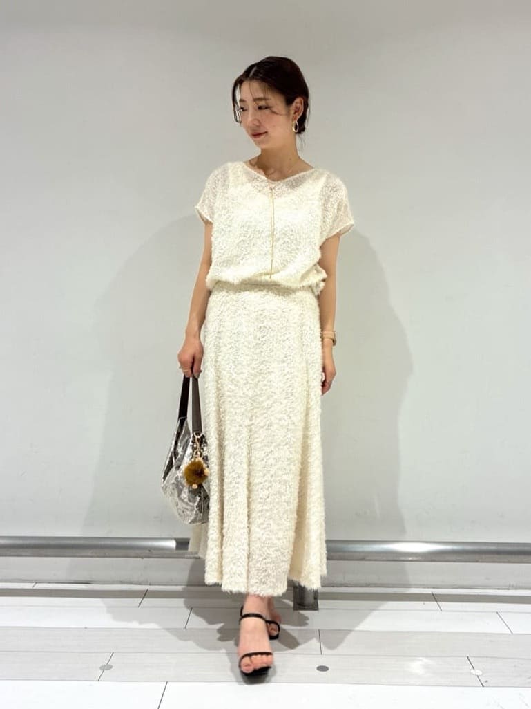 Rinさんの「UNTITLED｜【セットアップ可/洗える】フェザーフレンチスリーブブラウス」を使ったコーディネート