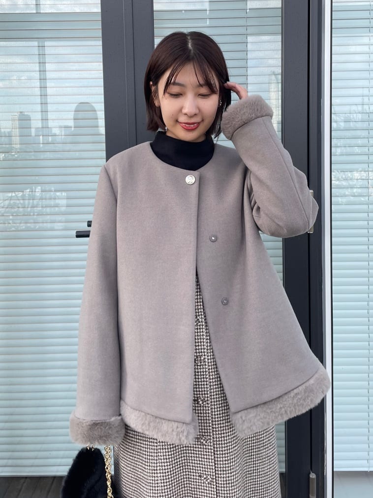 abeさんの「Couture brooch｜【ゆるふわ・通勤】リッシュアンゴラ バックパール調ニット」を使ったコーディネート