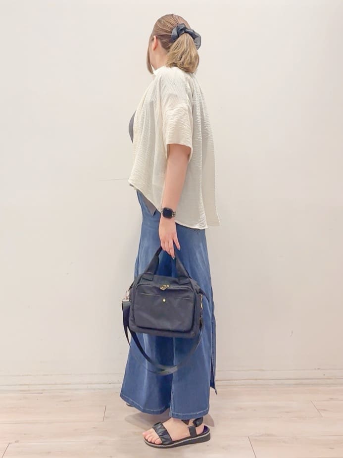 naoさんの「SHOO･LA･RUE｜ゆるっと感がこなれ見え ワッシャーシアー半袖シャツ」を使ったコーディネート